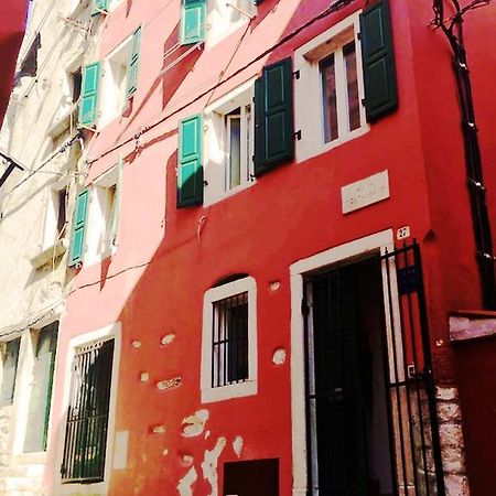 Superb Townhouse Villa Montalbano โรวีน ภายนอก รูปภาพ