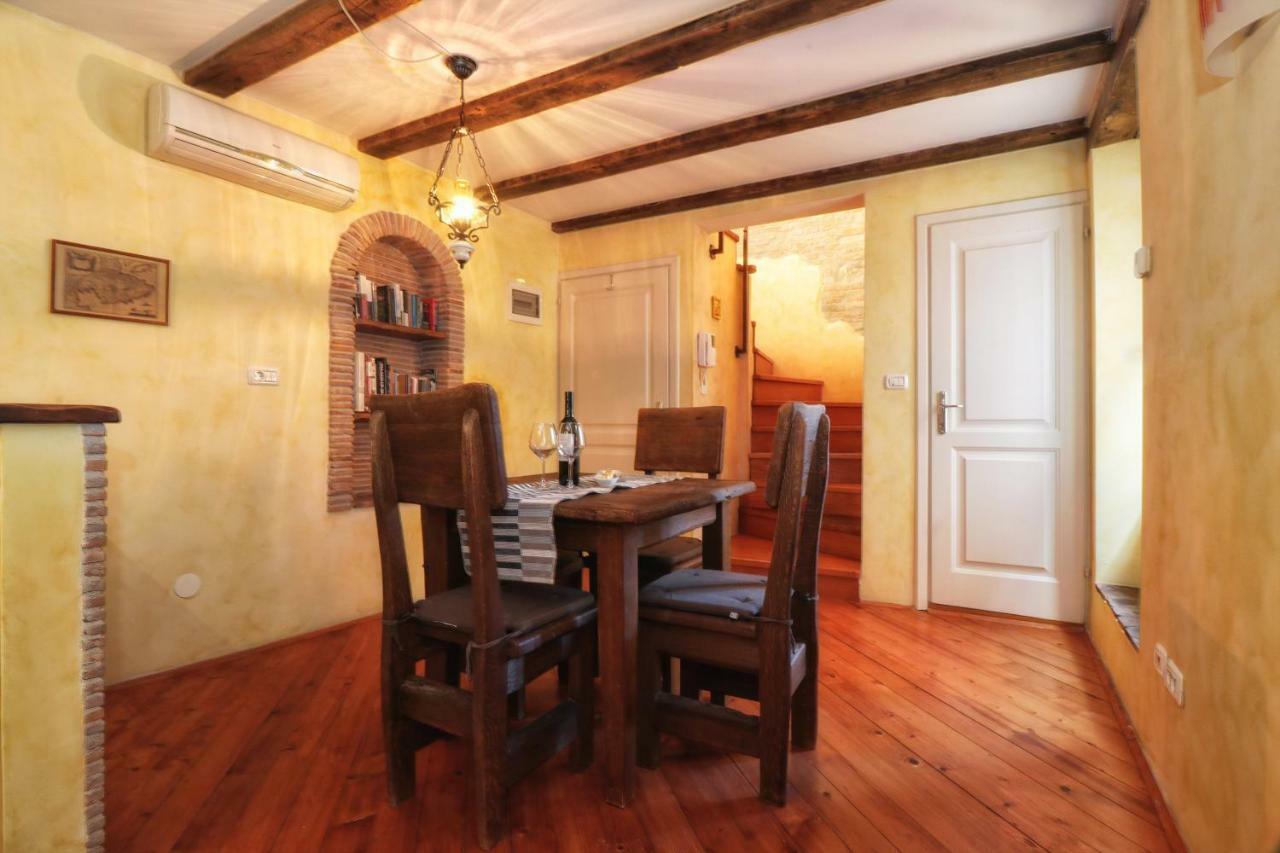 Superb Townhouse Villa Montalbano โรวีน ภายนอก รูปภาพ