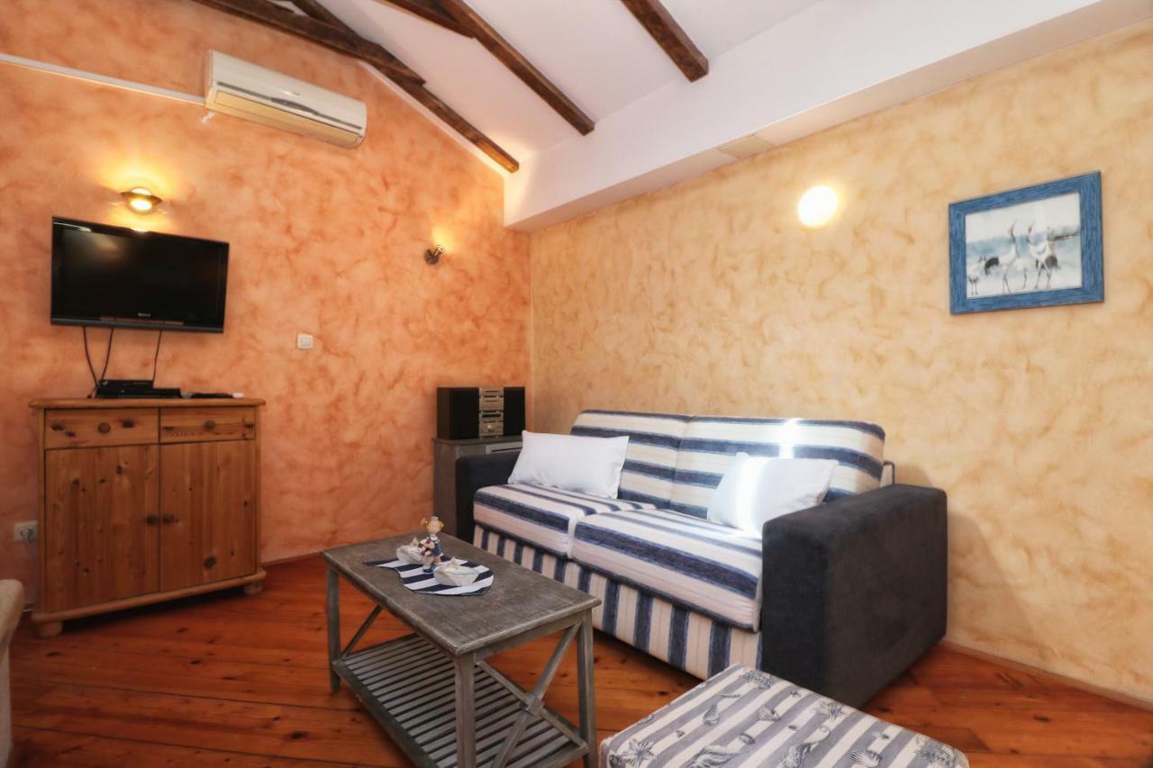 Superb Townhouse Villa Montalbano โรวีน ภายนอก รูปภาพ
