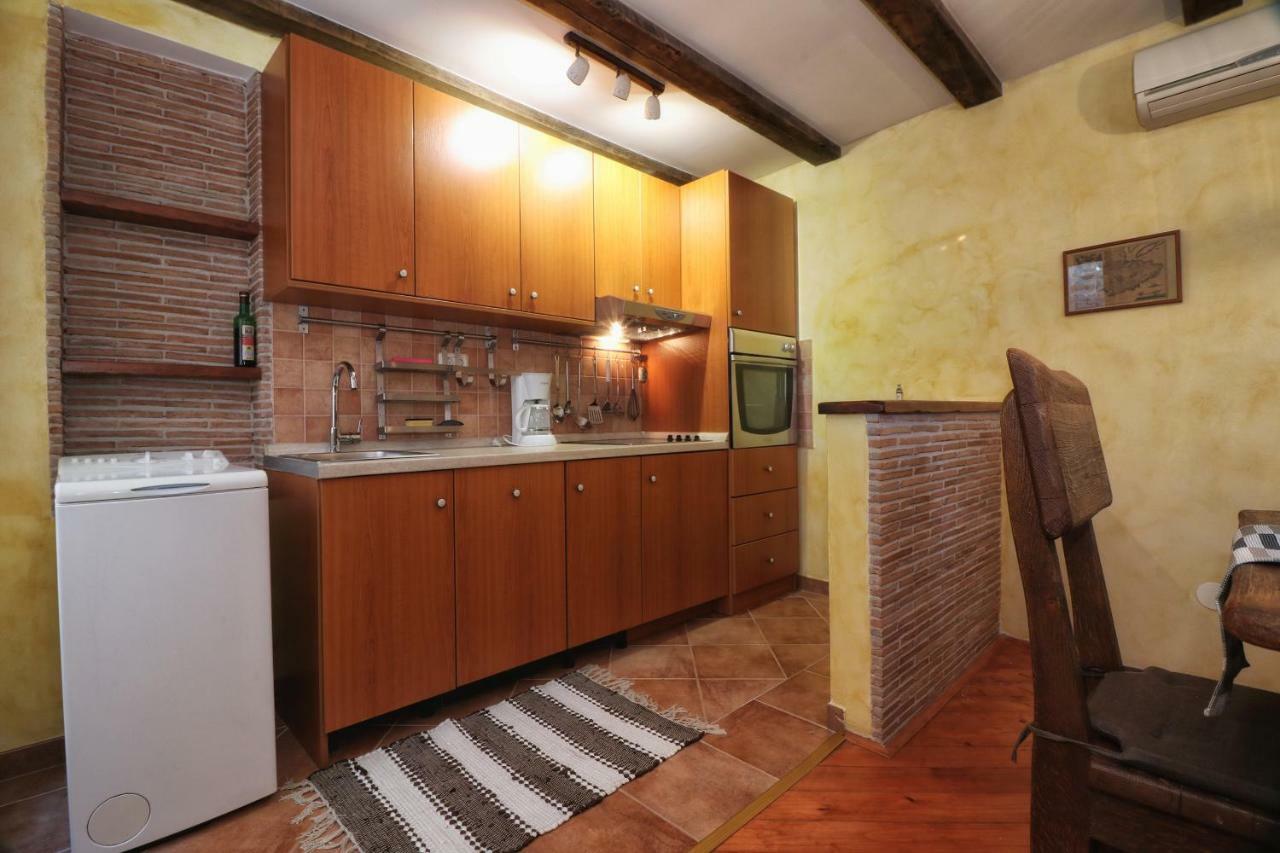 Superb Townhouse Villa Montalbano โรวีน ภายนอก รูปภาพ