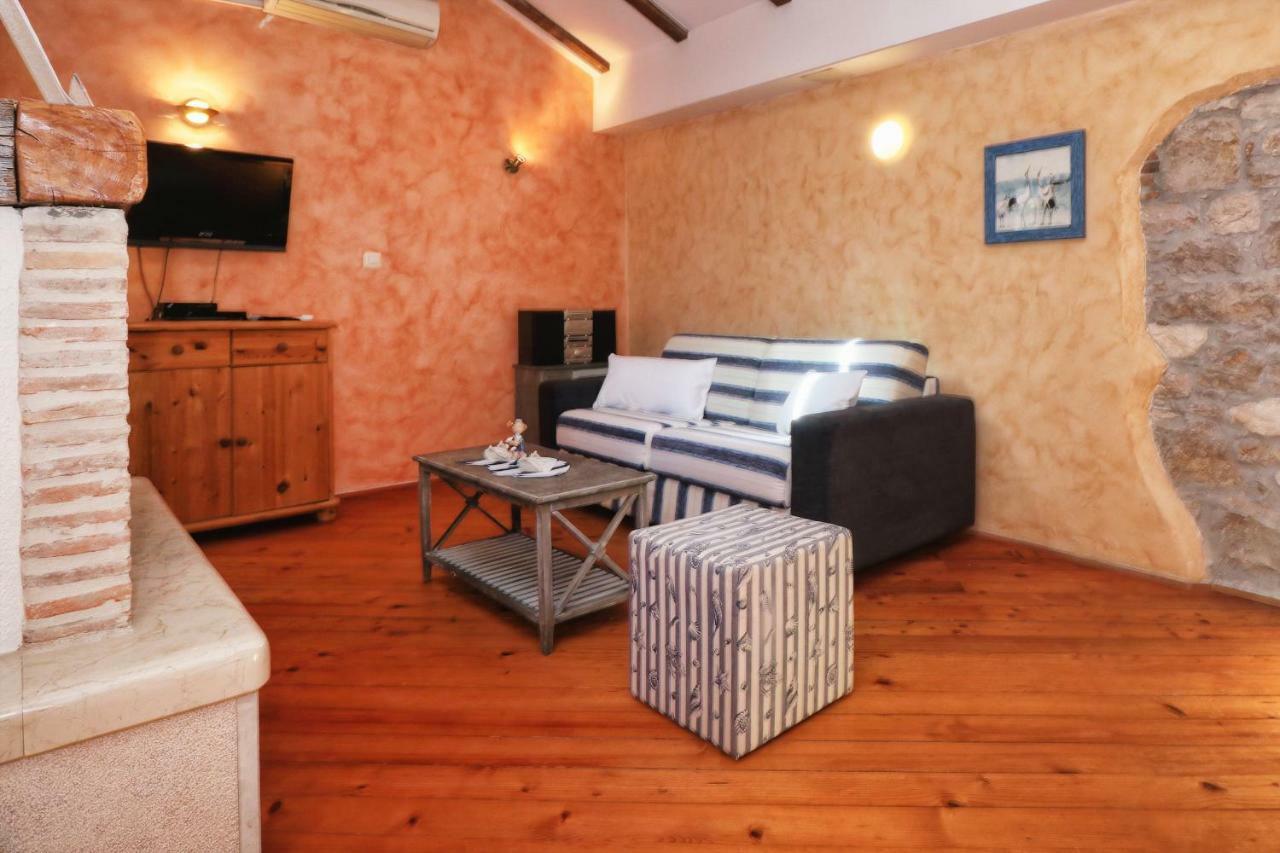 Superb Townhouse Villa Montalbano โรวีน ภายนอก รูปภาพ