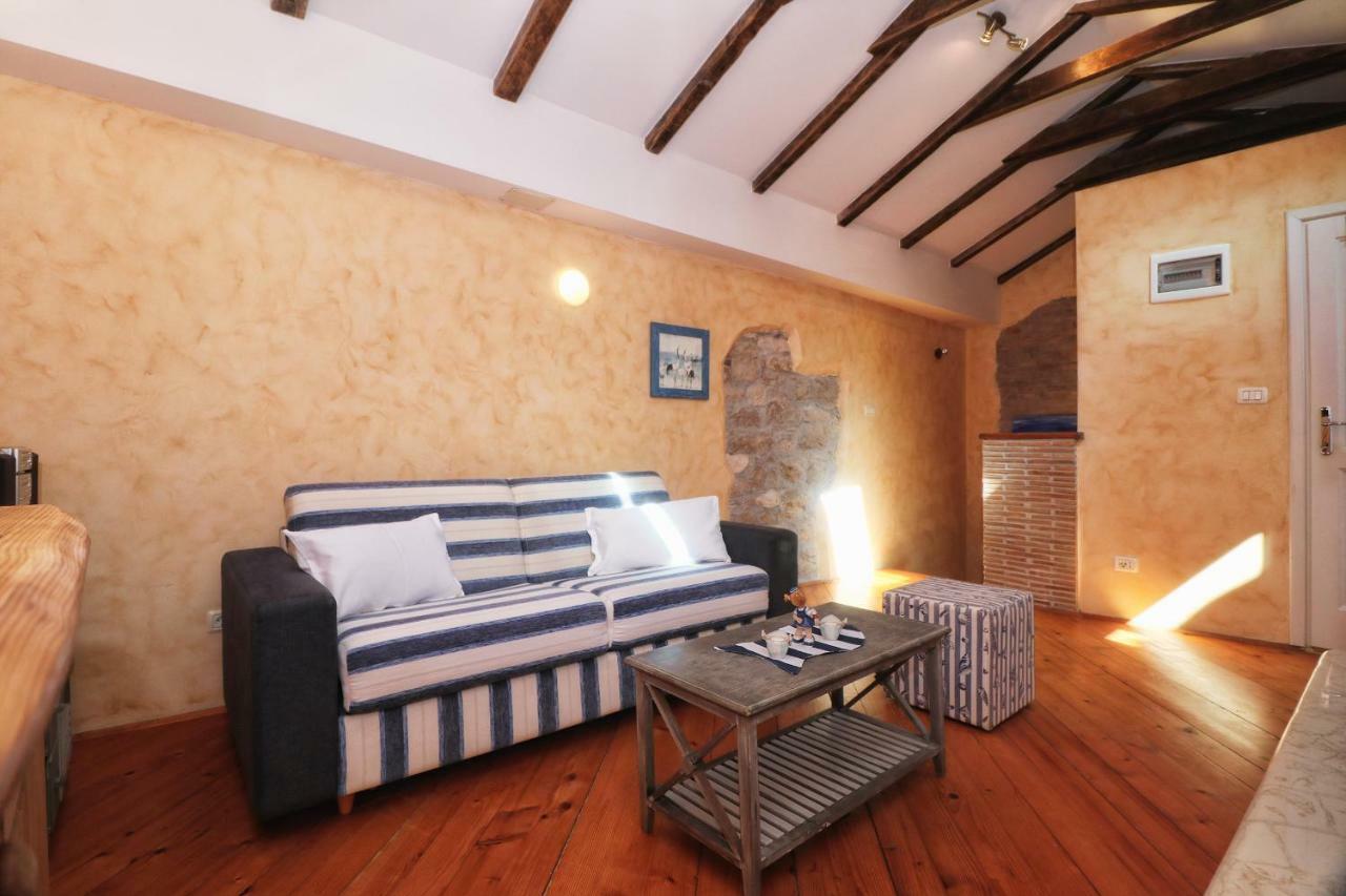 Superb Townhouse Villa Montalbano โรวีน ภายนอก รูปภาพ