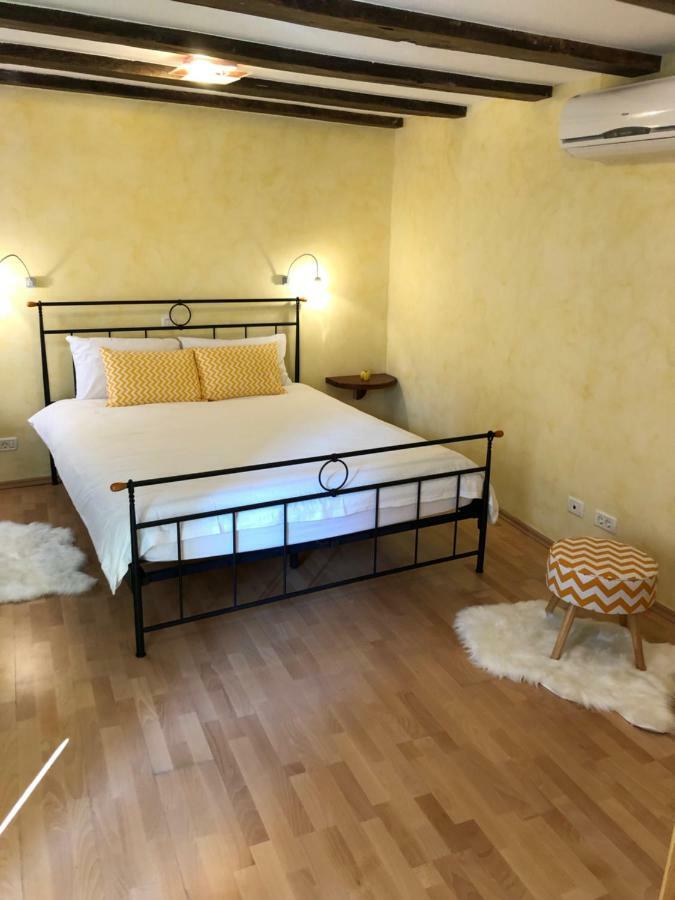Superb Townhouse Villa Montalbano โรวีน ภายนอก รูปภาพ